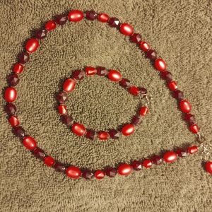 Beaded necklace and bracelet set